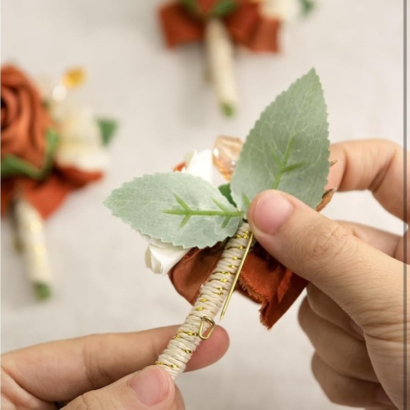 Rustic Boutonniere Set with Brown Roses (060) - Picture 4 of 5